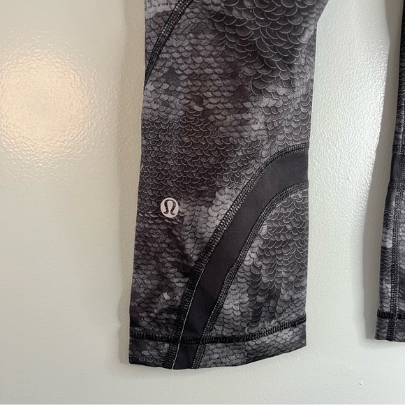 lululemon Inspire Crop II *All Full-On Luxtreme - Picture 5 of 9